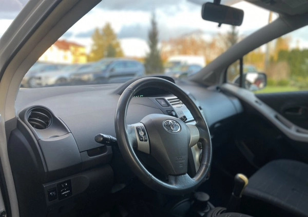 Toyota Yaris cena 16500 przebieg: 145000, rok produkcji 2007 z Częstochowa małe 137